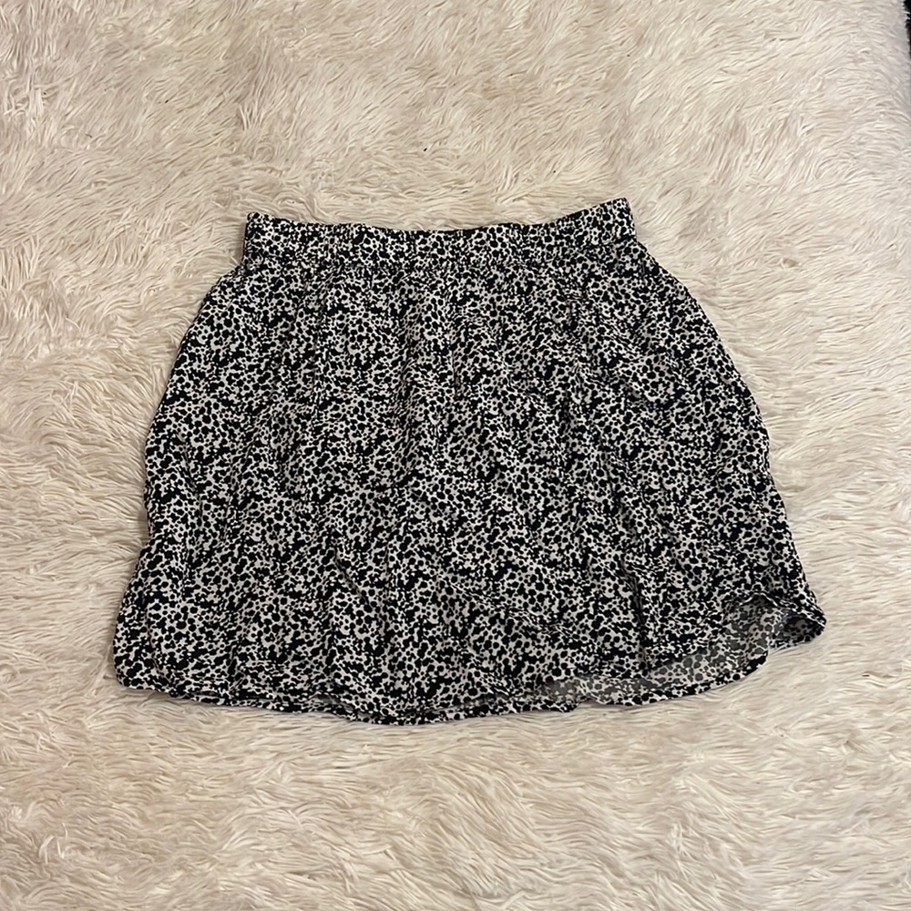 BLACK AND WHITE LINEN SKIRT
